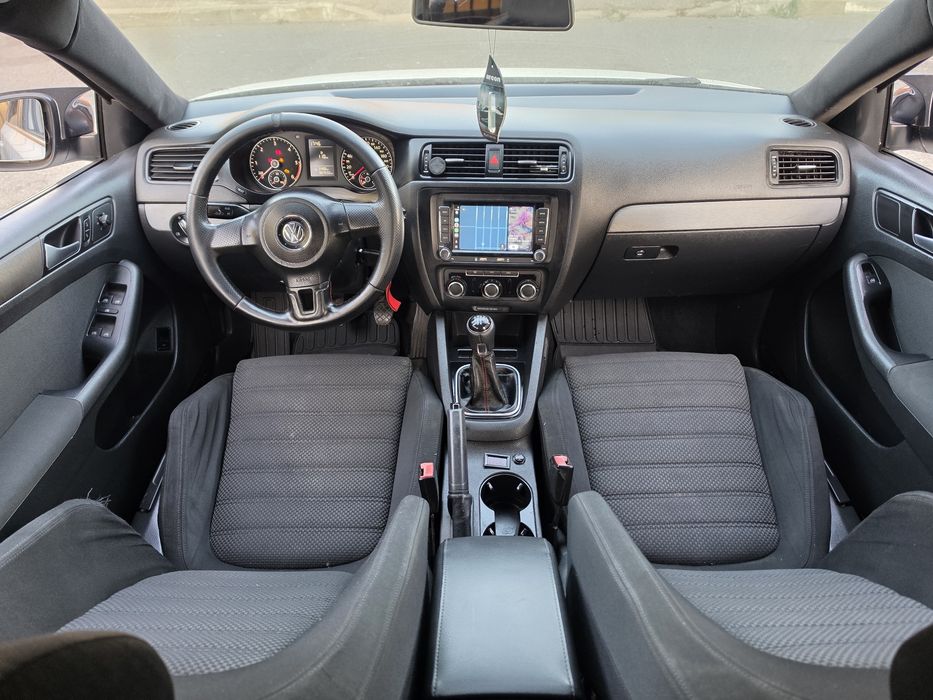 VOLKSWAGEN Jetta 2013 — imagine 4