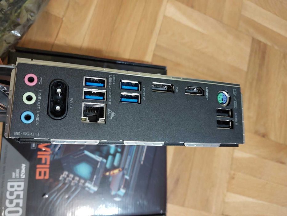 AMD Ryzen 5 5600X + Gigabyte B550M Gaming X Wi-Fi6