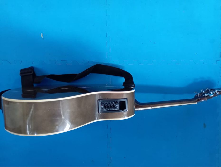 Гитара совешенно новая!