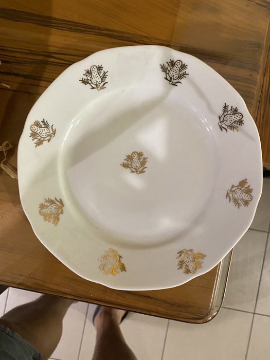 Български порцелан на Изида нов