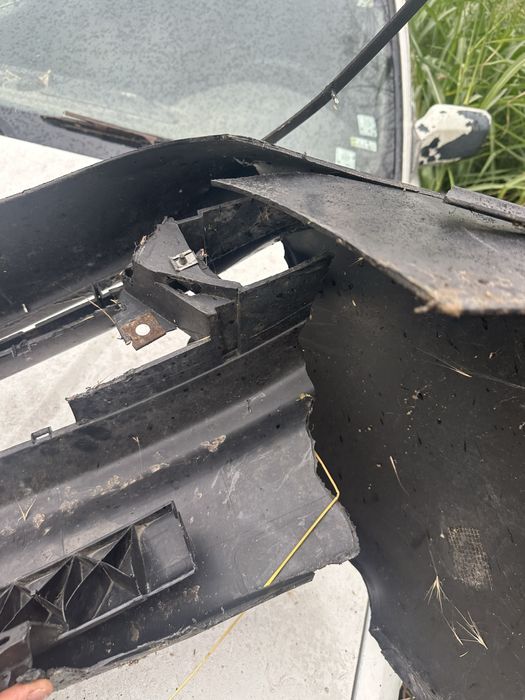 Продавам fr броня след удар.