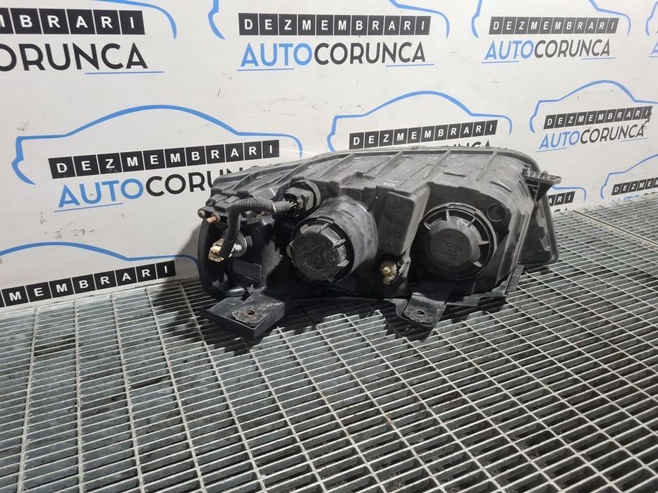 Far Dreapta Chevrolet Captiva Facelift 2011 - 2014 SUV 4 Usi (973) Xenon