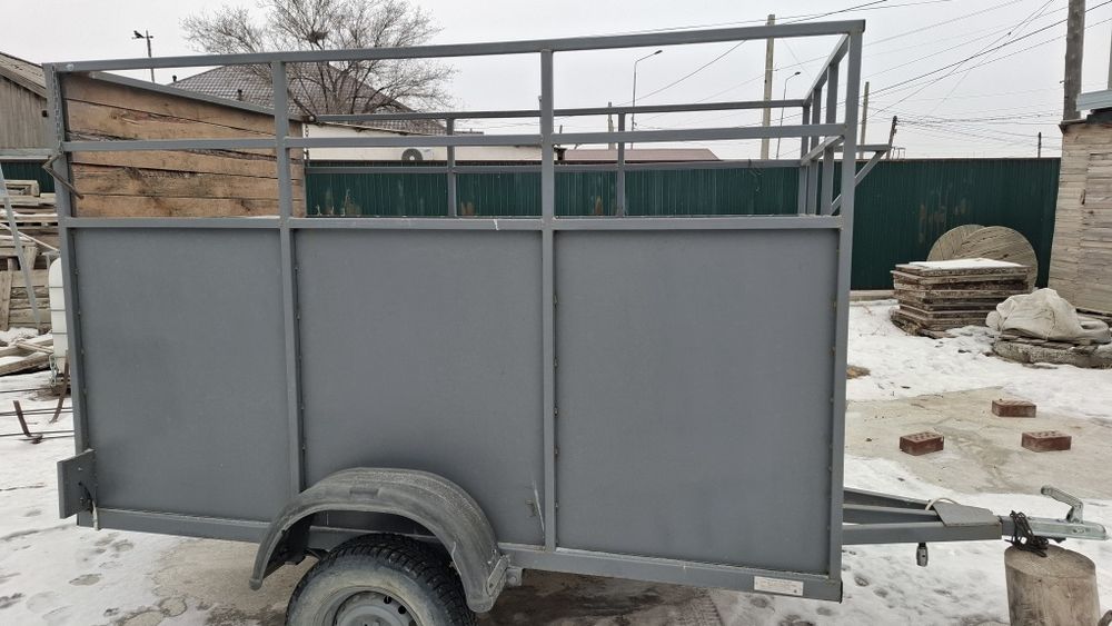 Продаётся прицепы 1 осьный  коневоз