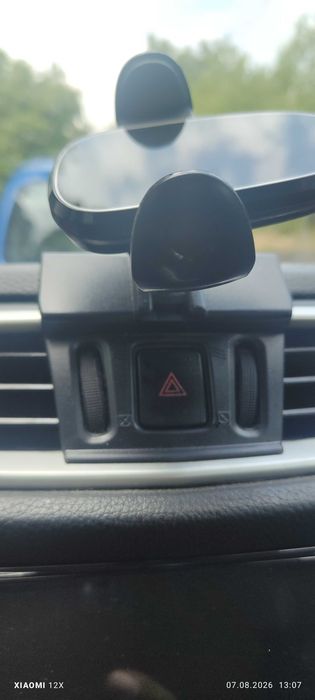 Продавам Радио,carplay и стойка за телефон на   Nissan Qashqai j11
