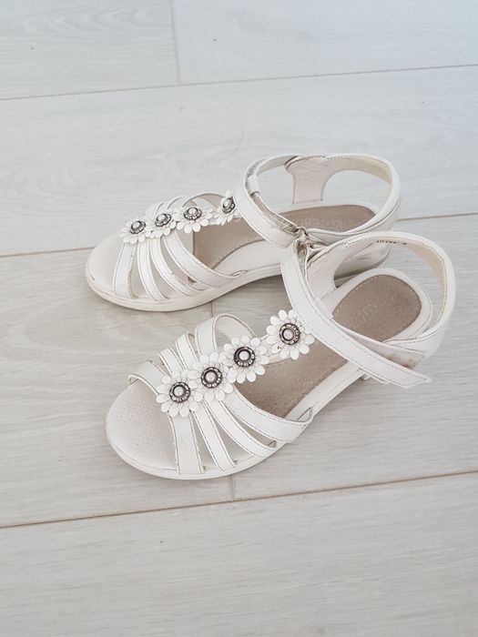 Босоножки белые для девочки