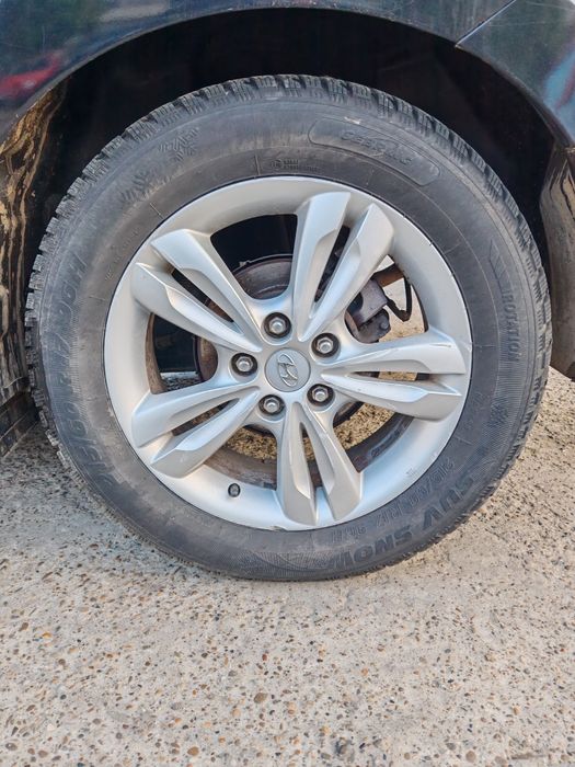 Hyundai IX 35.        .