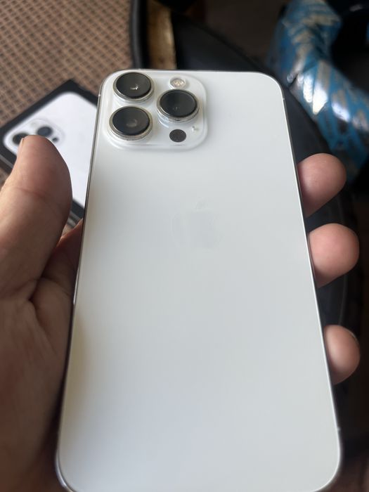 Продаю Iphone 13 pro