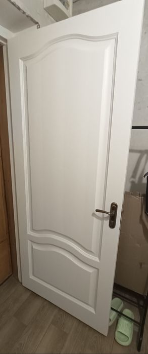 Продам дверь б/у, натуральное дерево, в отличном состоянии.