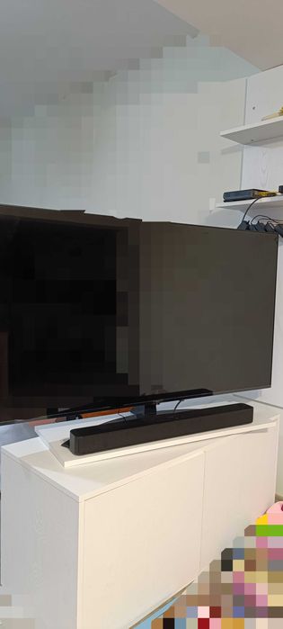 Продавам ТВ шкаф с въртящ се плот.