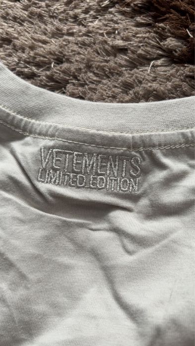 Tricou vetements