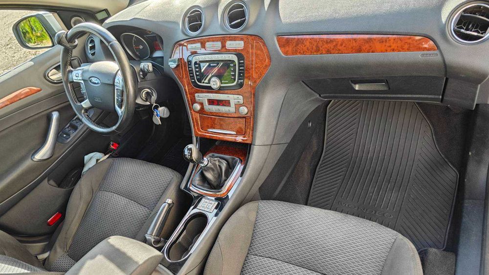 кола Ford mondeo