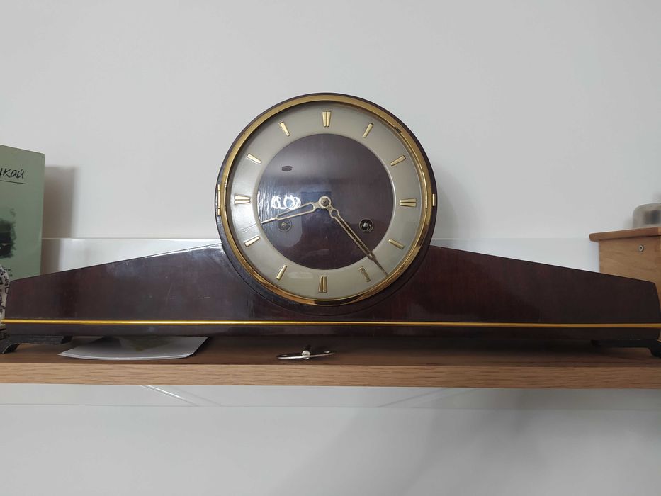 Античен каминен часовник VEB, работещ, с ключ, оригинален сериен номер