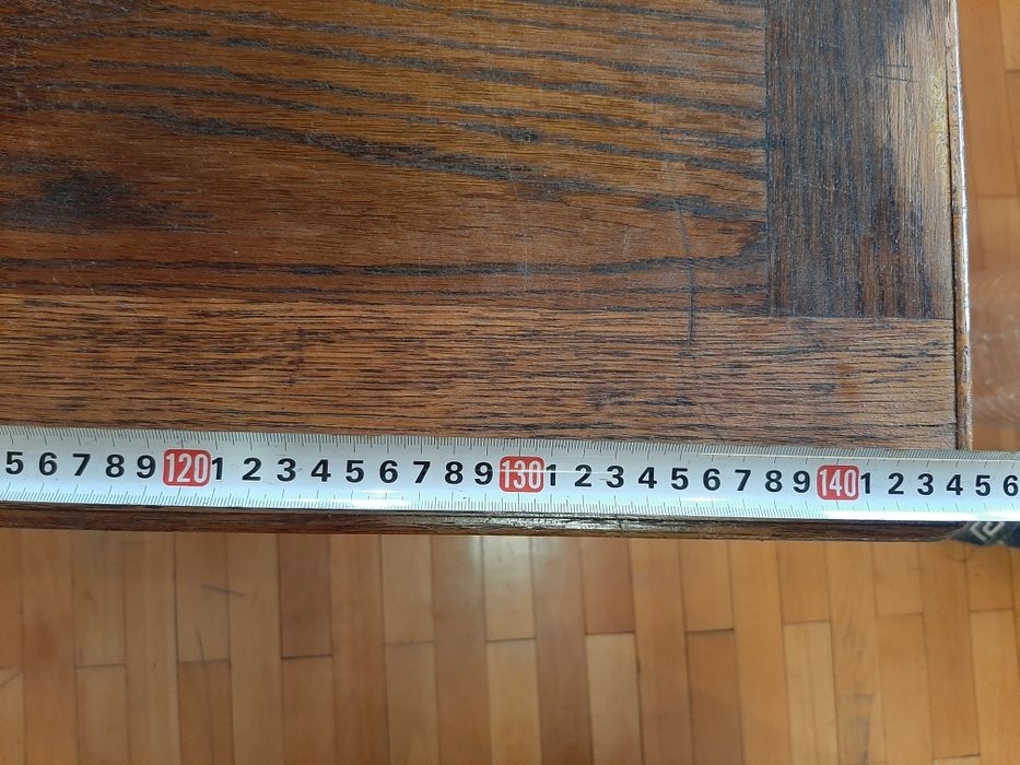 Продавам дървена маса