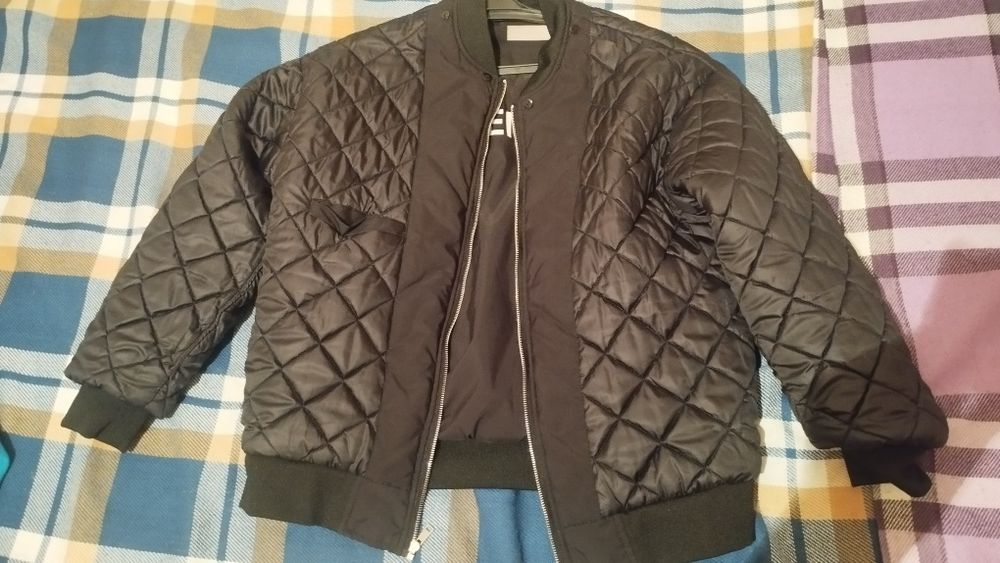 Продам демисезонную Подростковую куртку,.