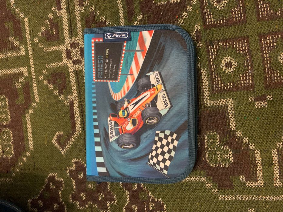 Ученическа раница за момче Herlitz Champion и несесер.