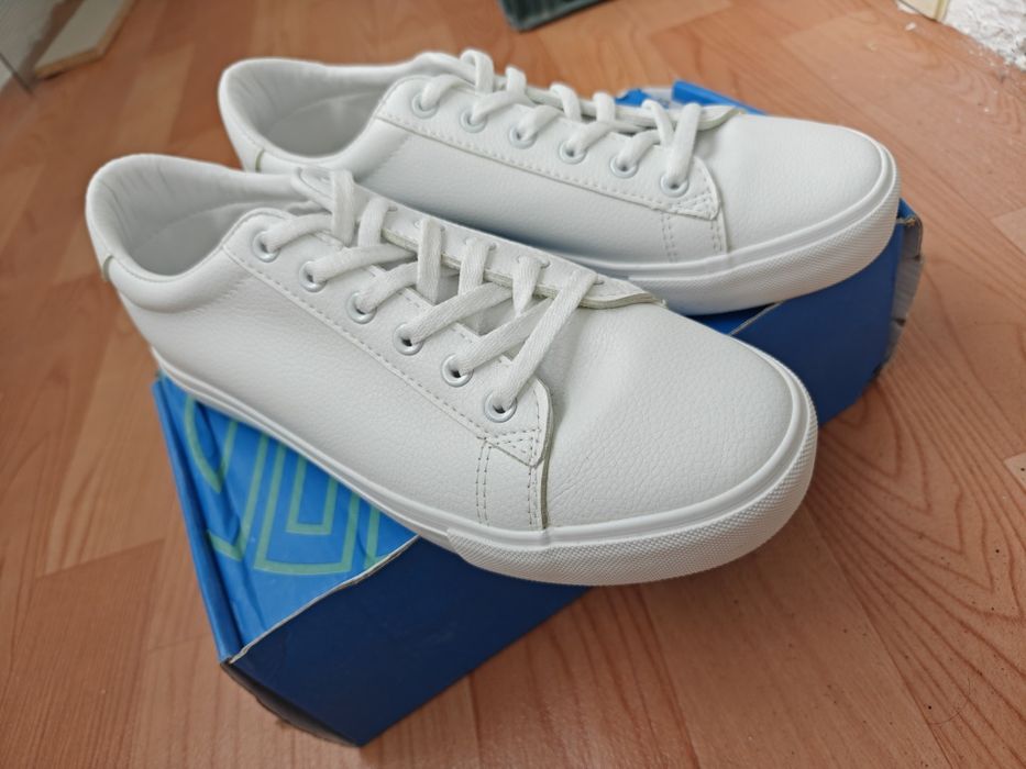 Мужские белые кеды новые