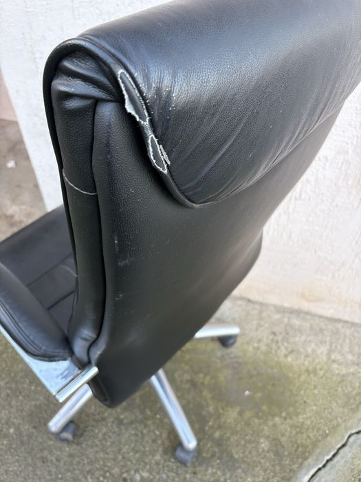 Офис стол , много удобен