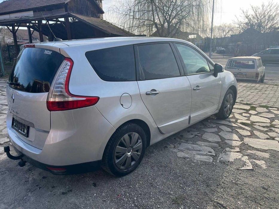 Renault Scenic 7 locuri, 2011, gri