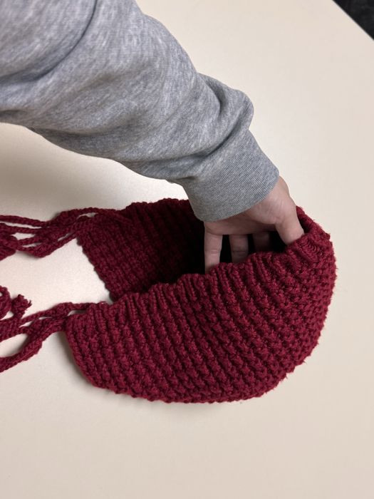 Вязаная шапочка женская