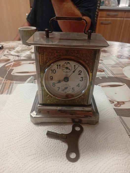 Продавам часовник Юнгханс Жокер  с пеещ механизъм