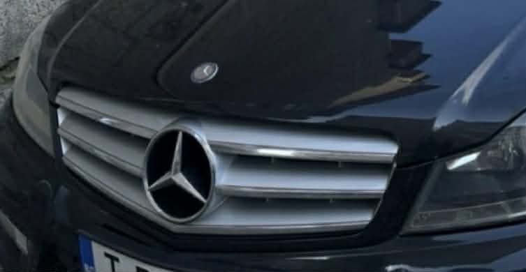 Продава се тази решетка за Mercedes c-class