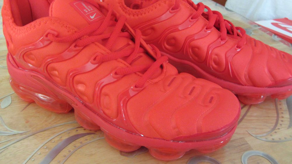 Nike Air Vapormax Plus noi in cutie marimea 42