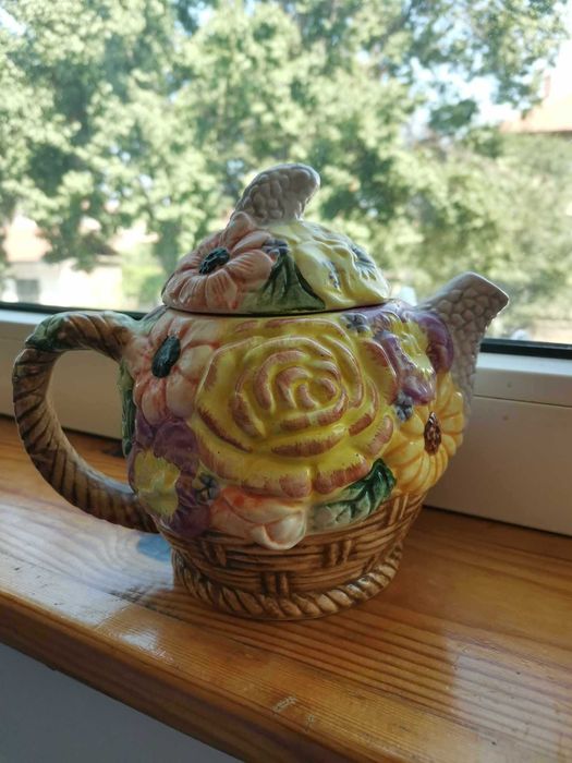 Чайник кошница с цветя, глазирана керамика, ръчно рисувана