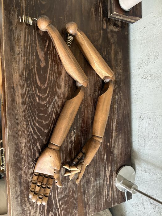 Манекен торс, 2 броя мъжки и 2 дамски. Гъвкави дървени ръце за манекен.