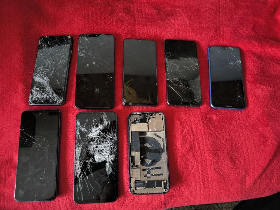8 telefoane pentru piese sau reparație ecrane sparte 20 lei buc