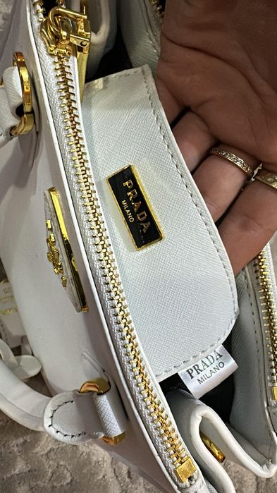 Geantă PradGeanta Prada - Nouă, cu cutie şi săculeț de praf (Dustbag)