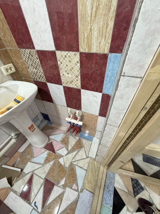 Полуподвал помещение. Шахар марказидаги ярим подвал хонаси