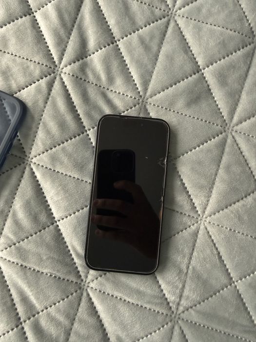 Продавам Iphone 15 pro