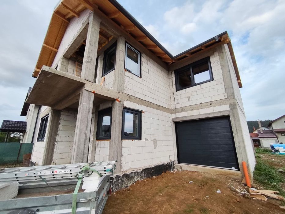 Usa de garaj/ porti de garaj/ usi de garaj/ usi de hala/ usi tip rulou