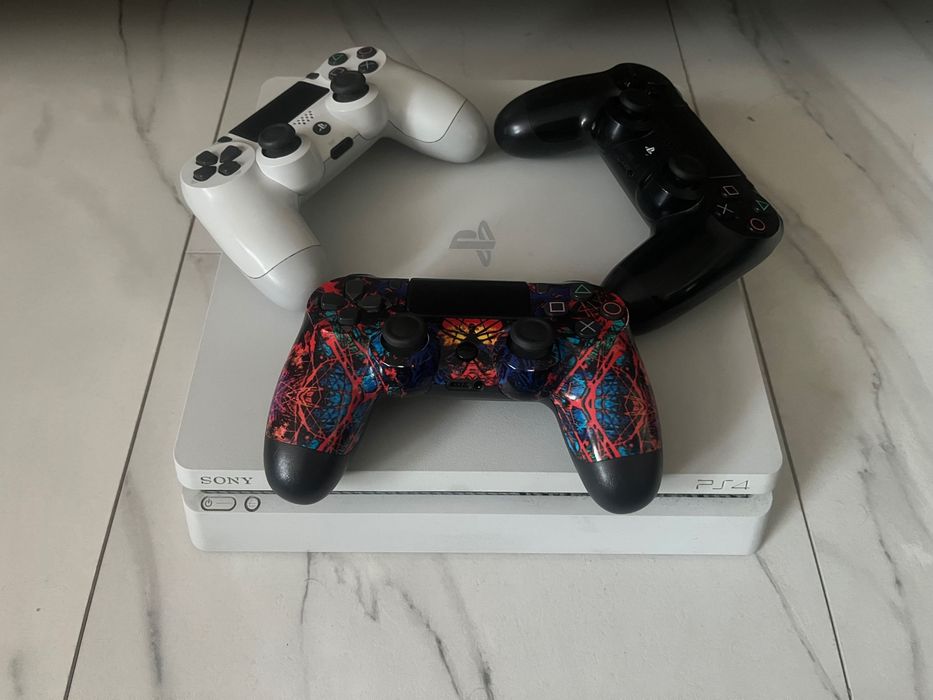 PS4 Slim + 3 джойстика