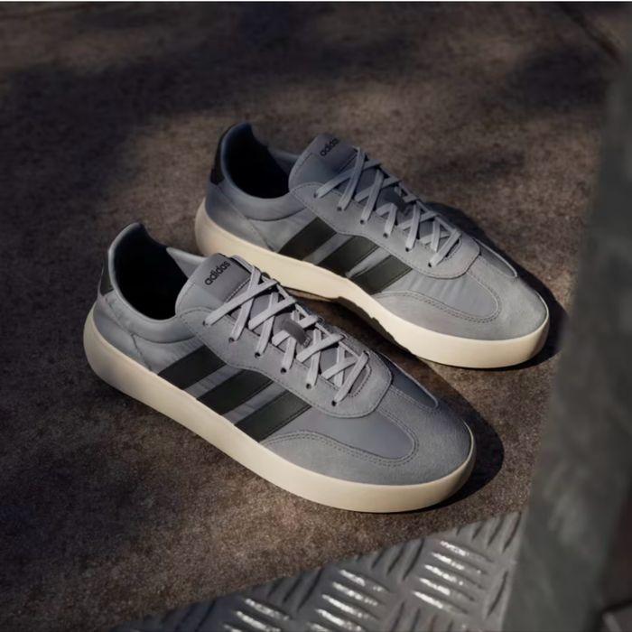 Продам Adidas кроссовки оригинальные