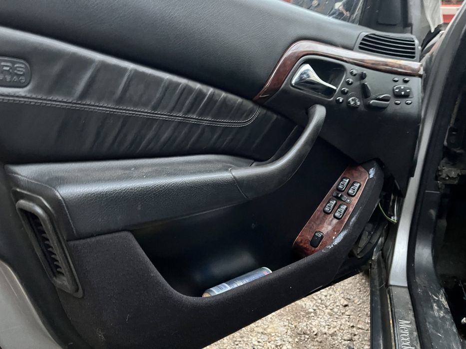 Продавам Мерцедес w 220 на части.