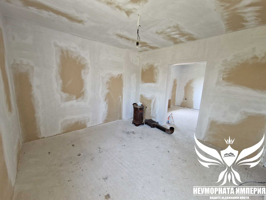 Двуетажна къща 160РЗП с голям двор 1250кв. двор в село Избеглии