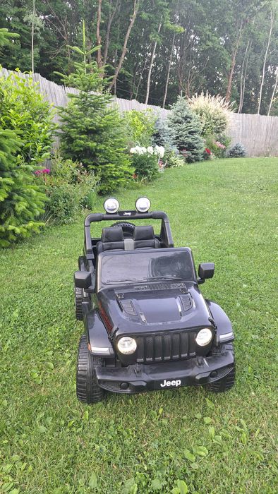 Masinuta electrica 4x4 Jeep Wrangler