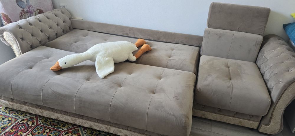 Продам комфортный велюровый диван