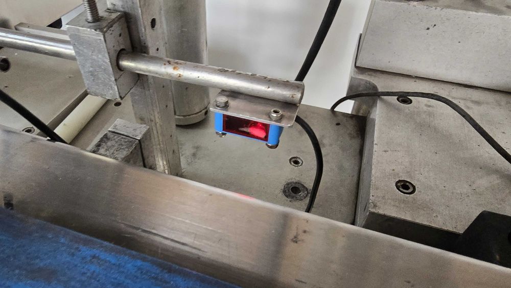 Linie automata de etichetare Fountain Food Machinery din inox