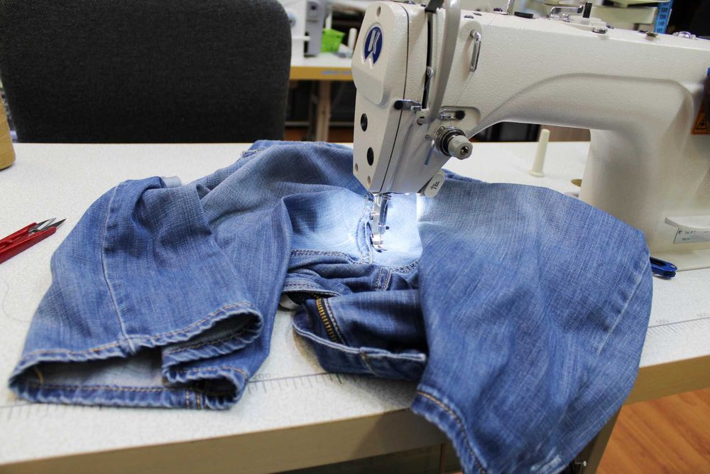 Услуги швеи. Подгонка Ремонт одежды Пошив