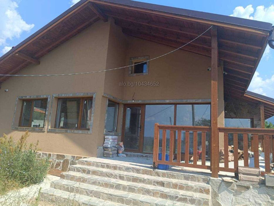 Продавам къща с. Добърско 125 кв.м. с панорамна гледка,  2-ве паркоместа,  камина и  джакузи