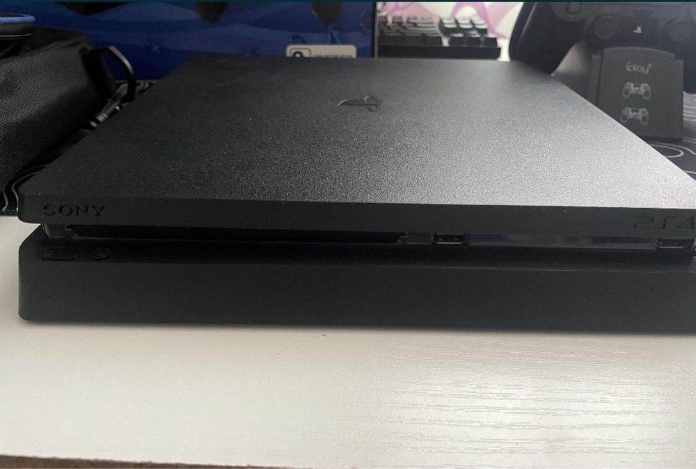 Playstation 4 slim