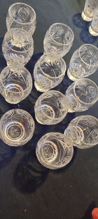Продам рюмки хрустальные