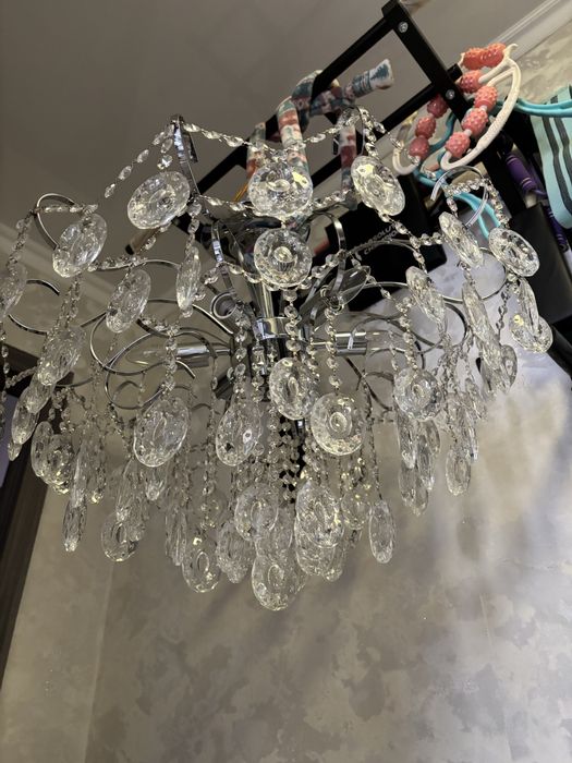 Продам хрустальную люстру