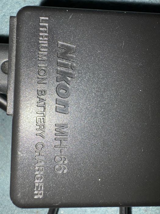 Зарядно Nikon mh 66