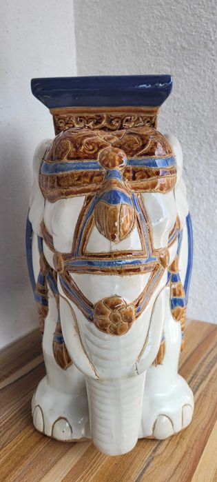 ГОЛЯМ порцеланов слон