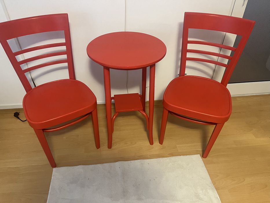 Vand set scaune si masuta vintage