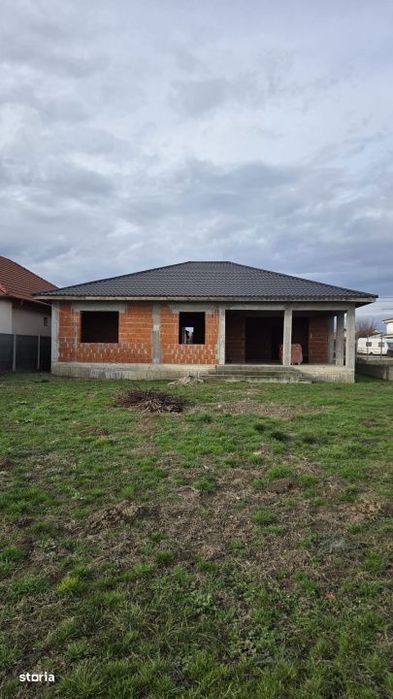 Casa la rosu de vanzare – Vetis, str. Viorelelor