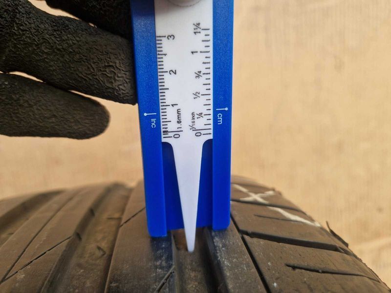 2 Bridgestone R18 245/40
летни гуми
DOT4217